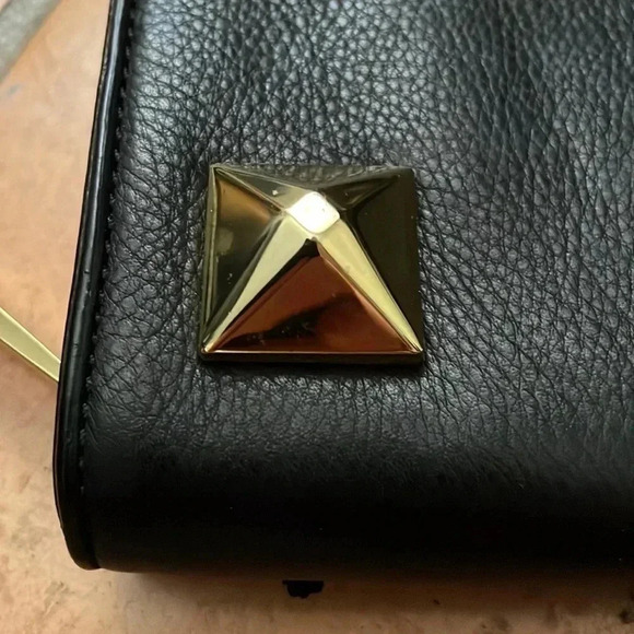 ๐HP๐ LINEA PELLE โจ Black Leather & Gold Stud Snake Reptile Embossed Zip Clutch - Picture 12 of 14